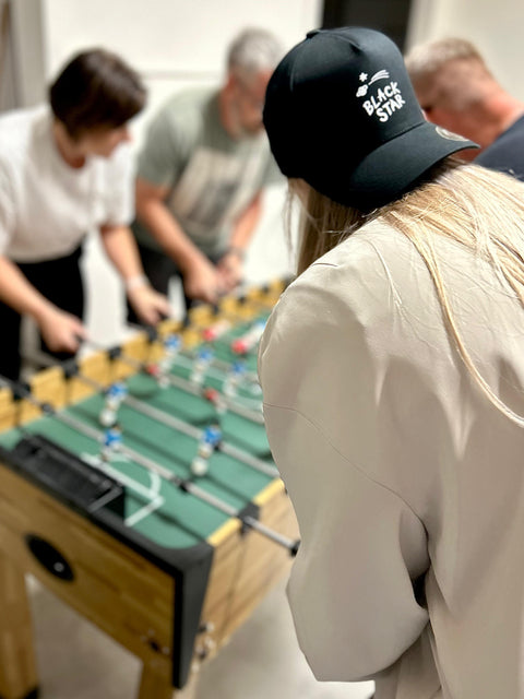 Kšiltovka BLACK STAR – Kafe s hlavou v oblacích